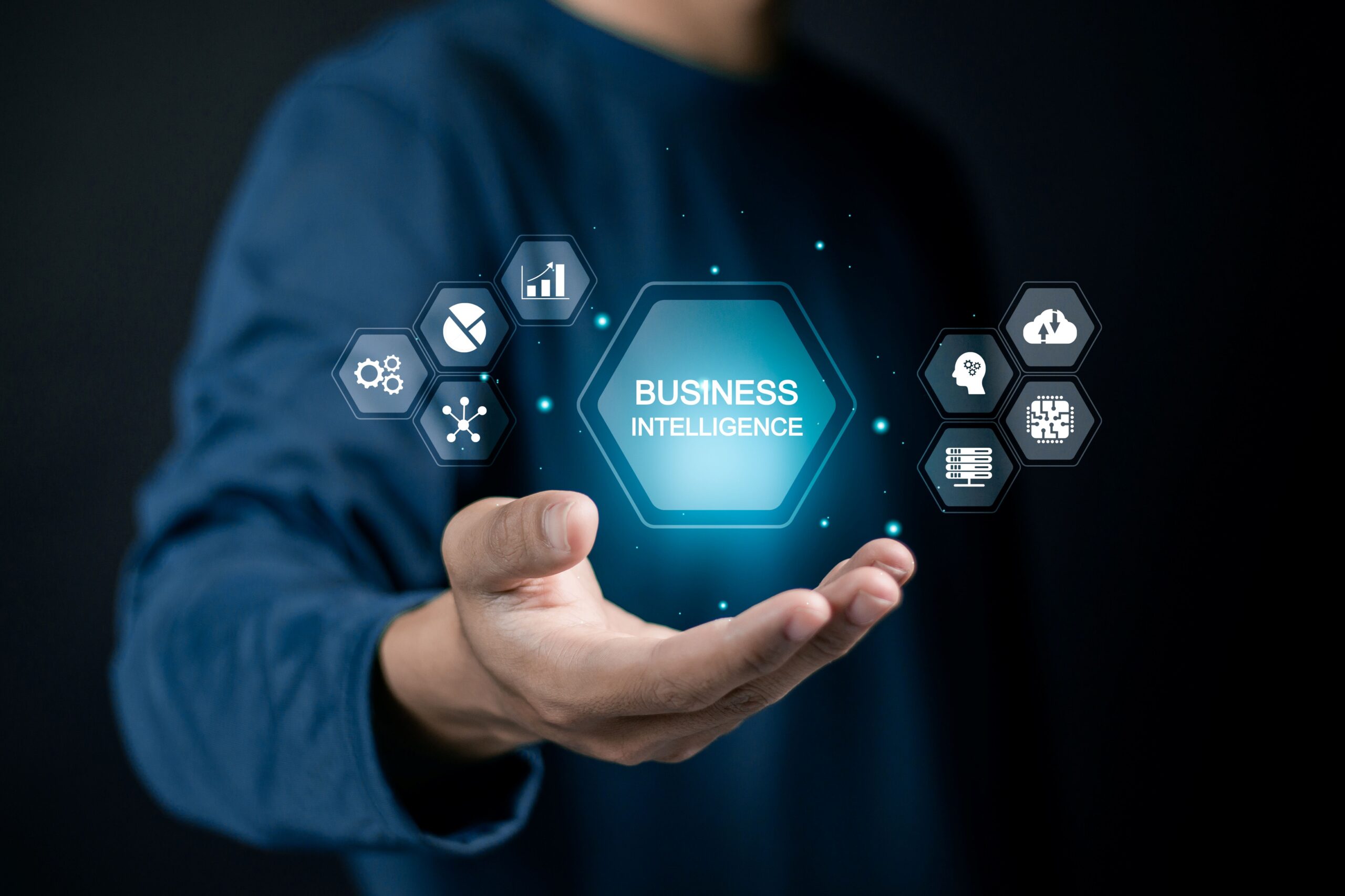 Hand mit digitaler Business-Intelligence-Grafik
